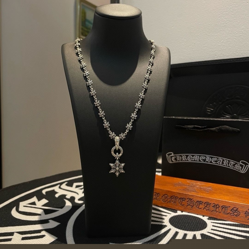 Ch**me He**ts necklaces